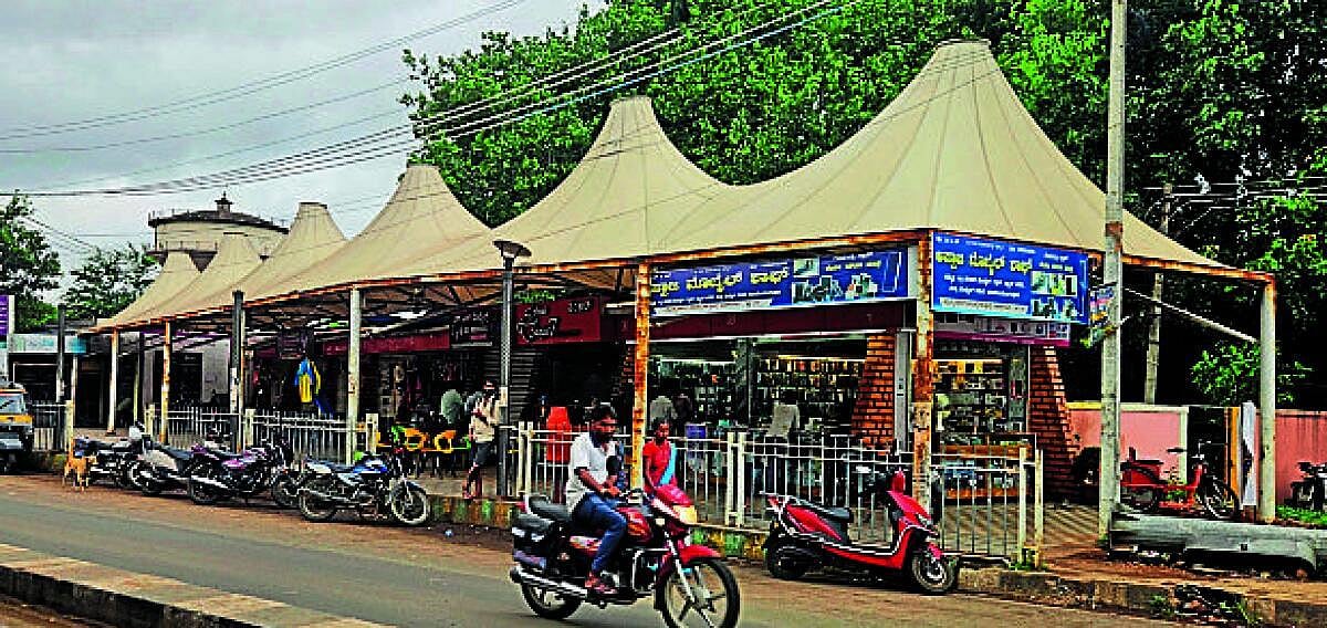 ಮಹಾಲಿಂಗಪುರ ಪುರಸಭೆ ಅಧಿಕಾರಿಗಳ ನಿರ್ಲಕ್ಷ್ಯ|ಮಳಿಗೆಗಳ ಬಾಡಿಗೆ: ₹1.67 ಕೋಟಿ ಬಾಕಿ