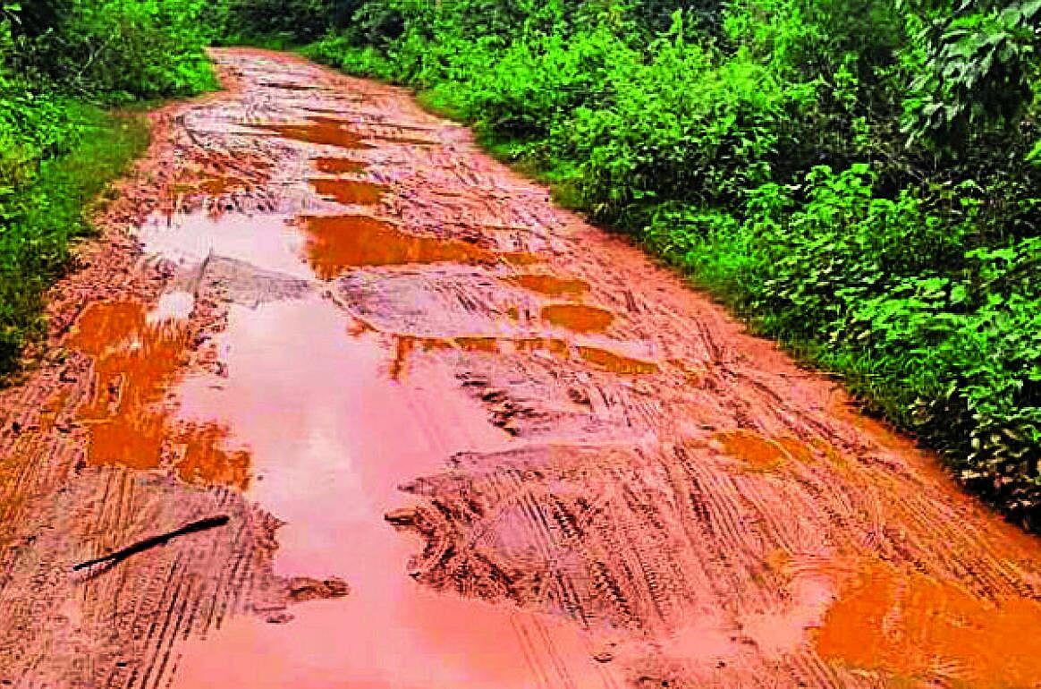 ಮದಗ-ಮಾಸೂರು ಜಲಪಾತ, ಕೆರೆ ವೀಕ್ಷಣೆಗೆ ಆಗಮಿಸುವ ಪ್ರವಾಸಿಗರಿಗೆ ಸುರಕ್ಷತೆ ಕೊರತೆ