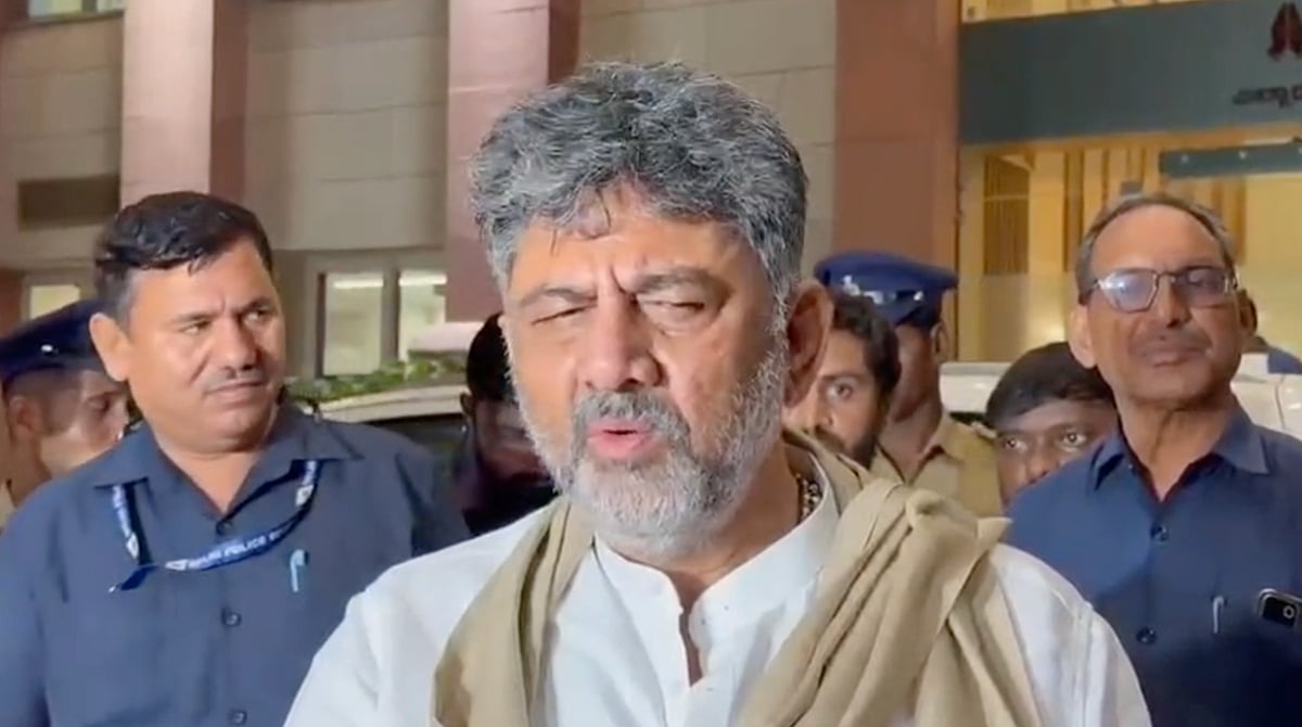 ಖರ್ಗೆ ಜತೆಗೆ ಡಿಕೆಶಿ ಸಮಾಲೋಚನೆ: ಸಂಪುಟಕ್ಕೆ ಸಣ್ಣ ಸರ್ಜರಿ ನಡೆಸಲು ಕಸರತ್ತು