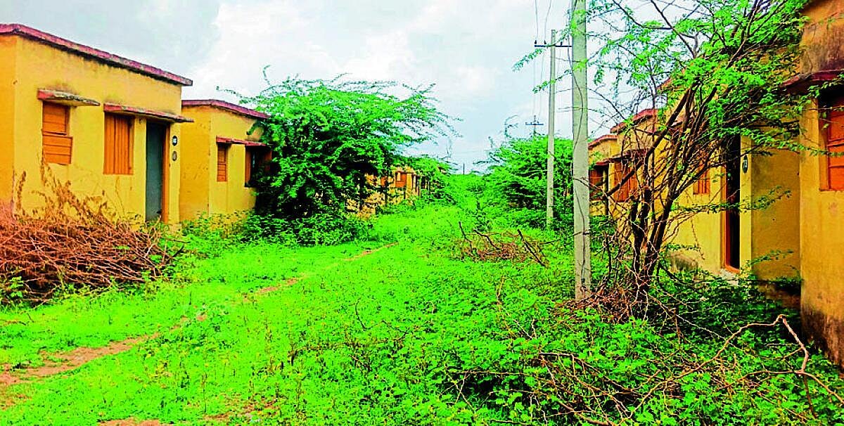ನರೇಗಲ್:‌ ಬಡವರ ಕನಸಿನ ‘ಆಶ್ರಯ’ಕ್ಕೆ ಗ್ರಹಣ