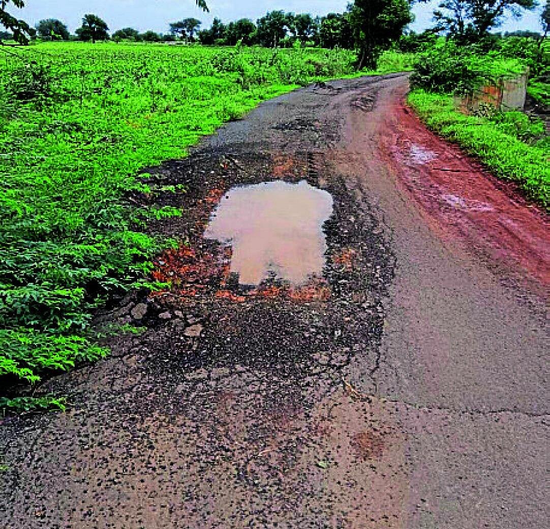 ಹದಗೆಟ್ಟ ಸಂಶಿ– ಬಸಾಪುರ ರಸ್ತೆ