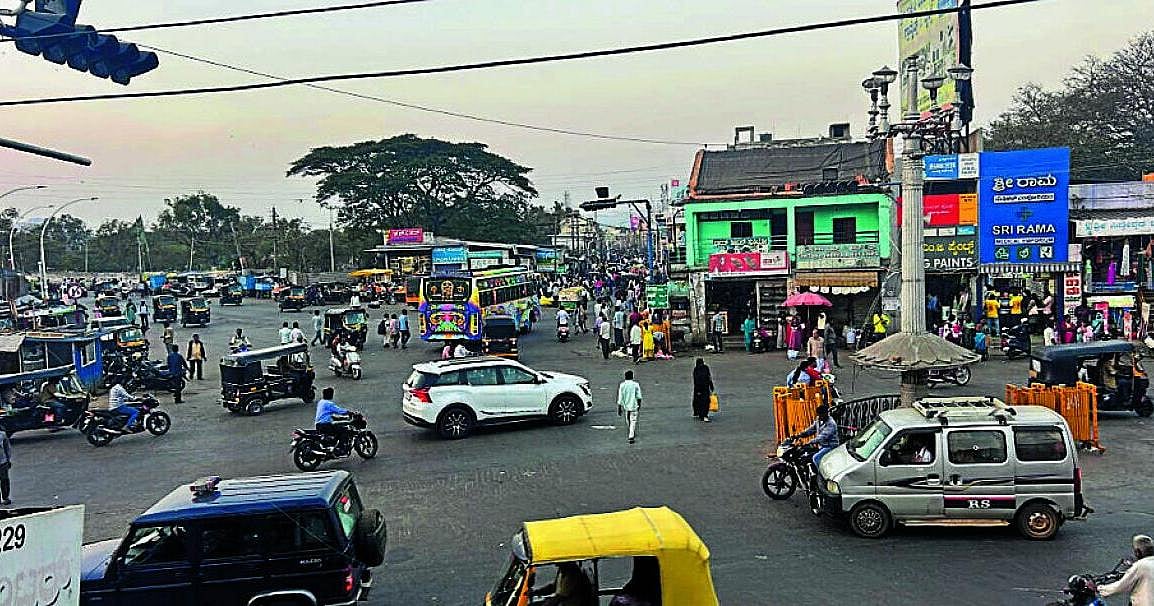ಚಿತ್ರದುರ್ಗ | ಸಚಿವರ ಎದುರು ಜನರ ಬೇಡಿಕೆಗಳ ಸರಮಾಲೆ, ಬರಪರಿಸ್ಥಿತಿ ಅವಲೋಕನ
