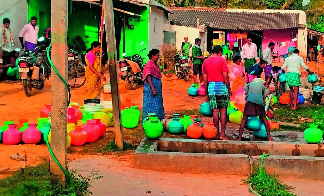 ಬೋರನಕಣಿವೆ ಬುಡದಲ್ಲೇ ನೀರಿಗೆ ಬರ: ಚಿಕ್ಕನಾಯಕನಹಳ್ಳಿ ತಾಲ್ಲೂಕಿನಲ್ಲಿ ಹಾಹಾಕಾರ