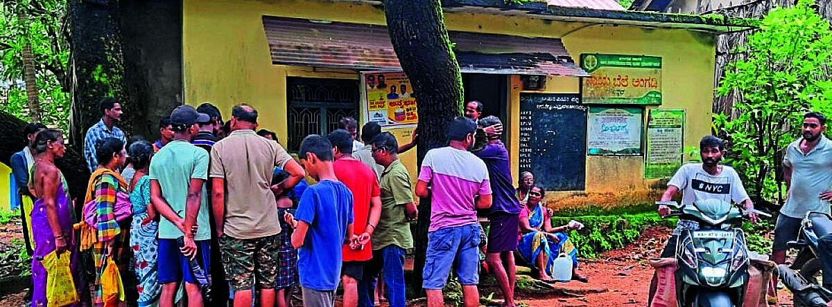 ಉತ್ತರ ಕನ್ನಡ | ಪಡಿತರದಾರರ ದೃಢತೆಗೆ 'ಸರ್ವರ್' ಸಂಕಷ್ಟ