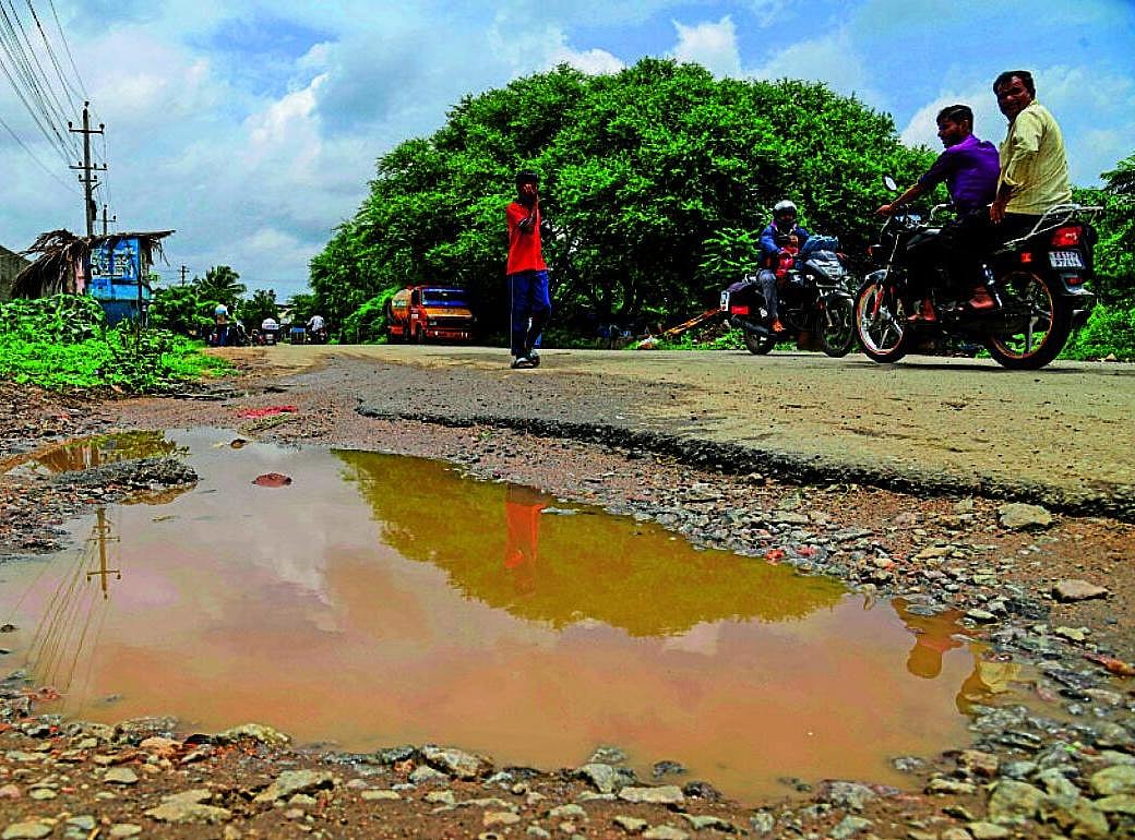 ಕೊಪ್ಪಳ | ಇವು ರಸ್ತೆಗಳೊ, ಮೃತ್ಯು ಕೂಪಗಳೋ?