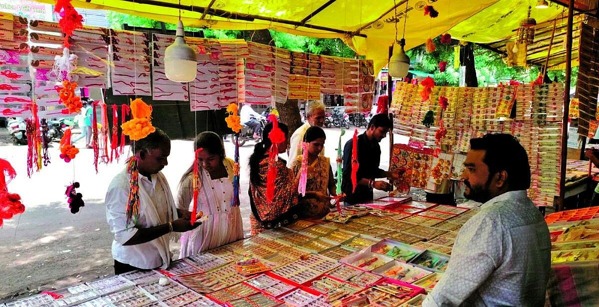 ಭಾಲ್ಕಿ: ಮಾರುಕಟ್ಟೆಗೆ ಲಗ್ಗೆಯಿಟ್ಟ ಚಿತ್ತಾಕರ್ಷಕ ರಾಖಿಗಳು