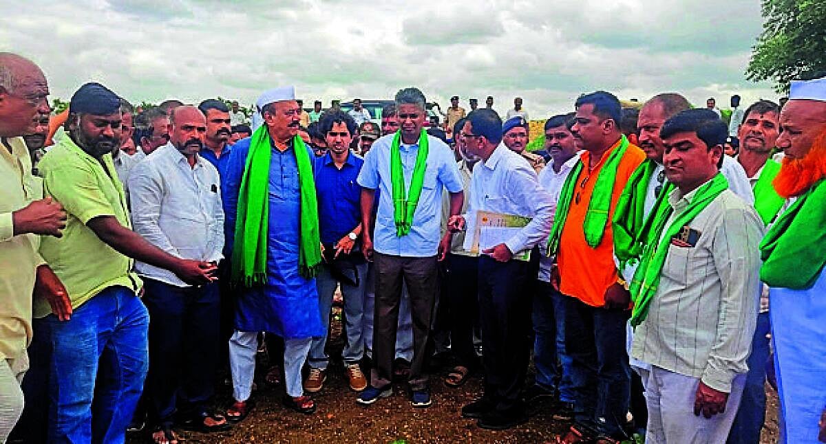ರಾಮದುರ್ಗ: ಬೆಳೆ ಇಲ್ಲ, ಬರ ಘೋಷಣೆಯೂ ಇಲ್ಲ...