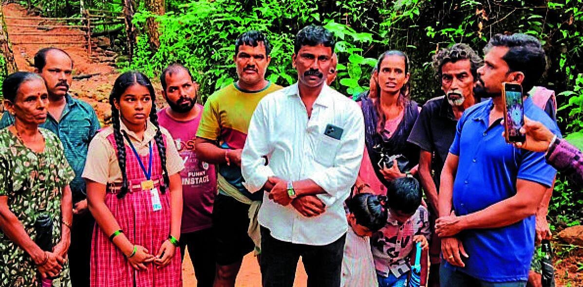 ಹೆಬ್ರಿ | ಕೆಸರು, ಹೊಂಡ ಕಲ್ಲುಗಳ ರಾಶಿ: ಸಂಚಾರಕ್ಕೆ ಸಂಕಷ್ಟ