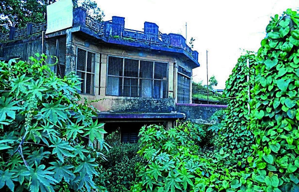 ಹುಬ್ಬಳ್ಳಿ: ನಗರ ಸೌಂದರ್ಯಕ್ಕೆ ‘ಕ‍‍ಪ್ಪುಚುಕ್ಕೆ’ಯಾದ ಕೆಎಸ್‌ಡಬ್ಲ್ಯೂಸಿ