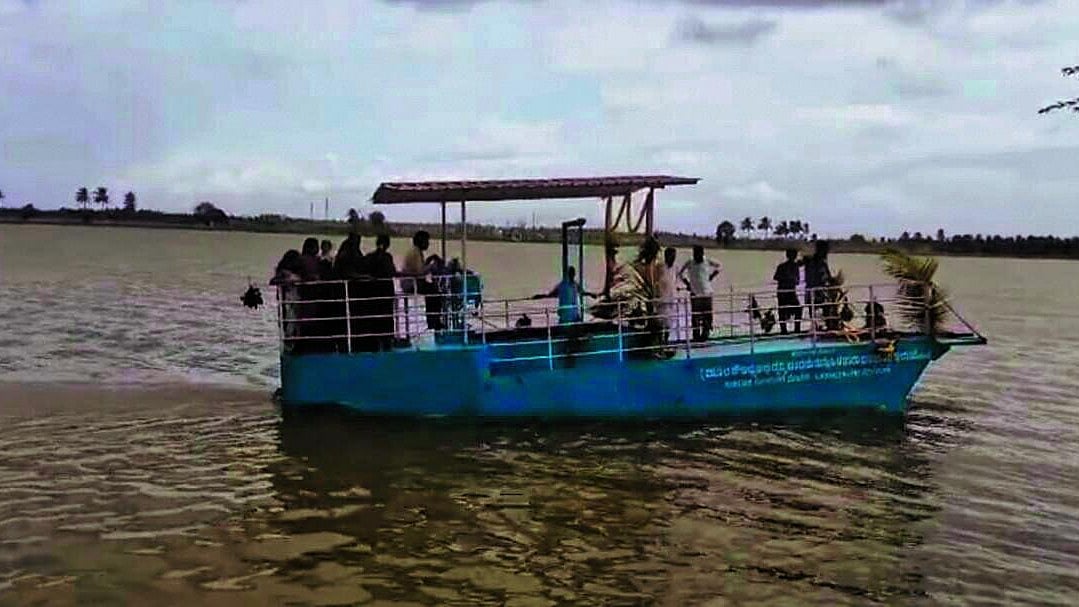 ಶಿರಹಟ್ಟಿ: ತುಂಗಭದ್ರಾ ನದಿಯಲ್ಲಿ ದೋಣಿ ಸಂಚಾರ ಪುನರಾರಂಭ