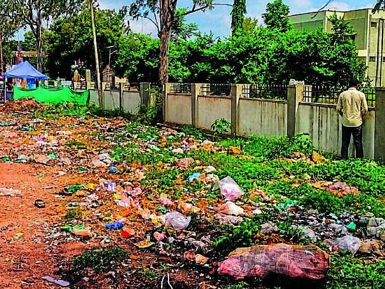 ಹುಲಸೂರು: ಪಟ್ಟಣದಲ್ಲಿ ಸಾರ್ವಜನಿಕ ಶೌಚಾಲಯವಿಲ್ಲದೆ ಪರದಾಟ, ಮೂಲಸೌಕರ್ಯ ಕೊರತೆ