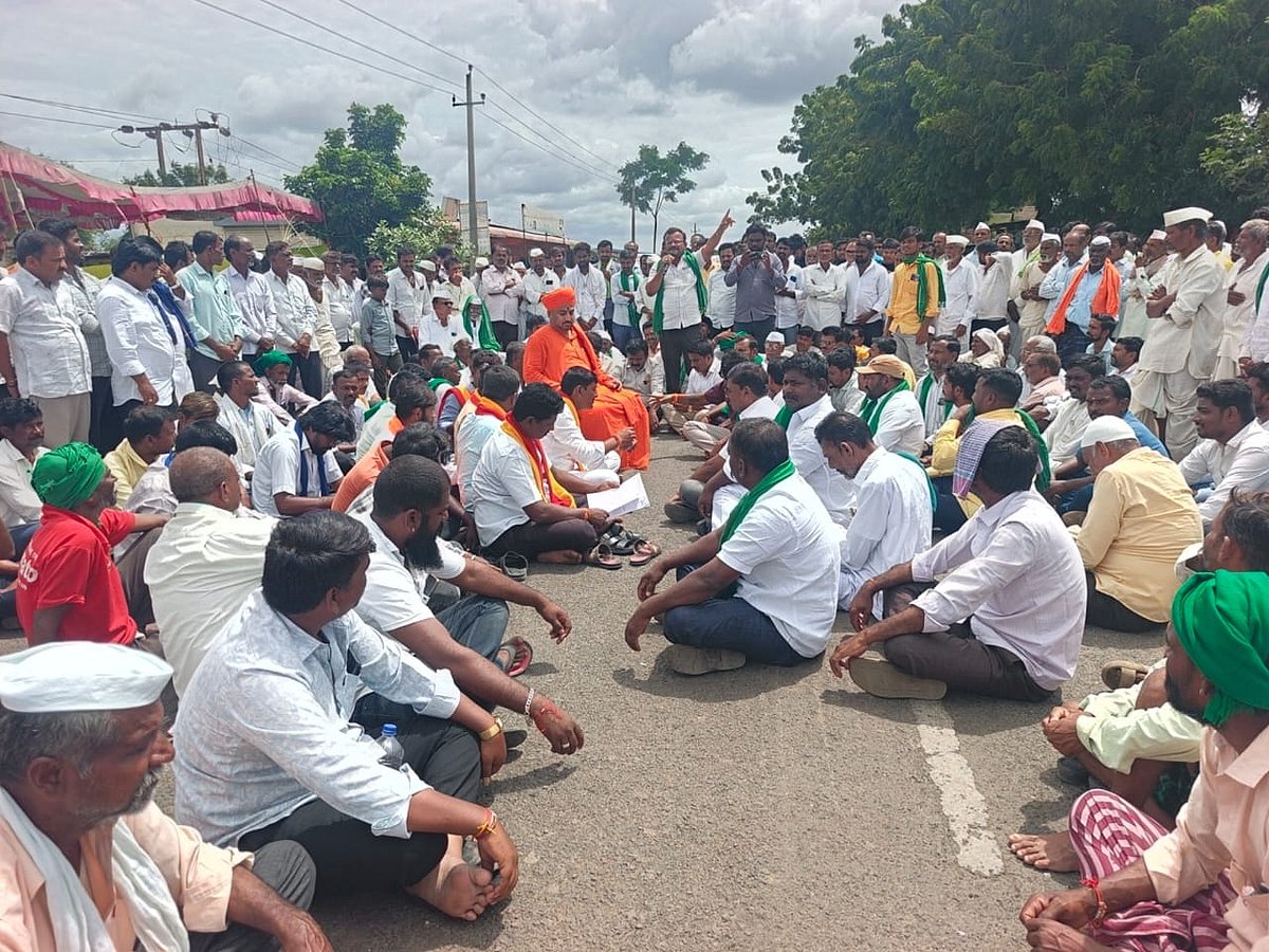 ಕಲಬುರಗಿ ಜಿಲ್ಲೆಯ ಬಳ್ಳುಂಡಗಿ ಕಾಲುವೆಗೆ ಹರಿಯದ‌ ನೀರು: ರೈತರ ಪ್ರತಿಭಟನೆ