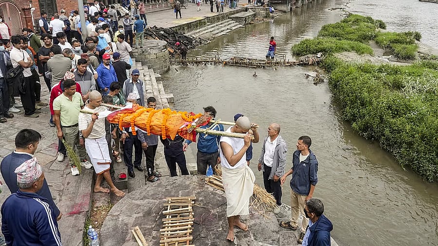 ಬದುಕಿರುವ ಭರವಸೆ ಕ್ಷೀಣ: ಸಂಕೇತಿಕವಾಗಿ ಅಂತ್ಯಕ್ರಿಯೆ ನಡೆಸಲು ಮುಂದಾದ ಸಂಬಂಧಿಕರು