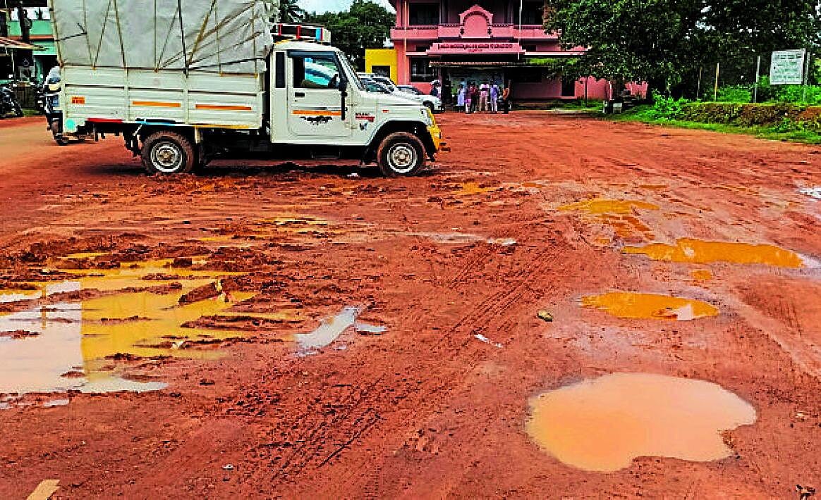ಶಿರಸಿಯಲ್ಲಿ ಕೆಸರುಮಯ ಪಥದಲ್ಲೇ ಚಾಲನಾ ಪರೀಕ್ಷೆ