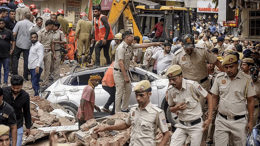 ದೆಹಲಿ PG ಕಟ್ಟಡ ಕುಸಿತ: ಮೃತರ ಸಂಖ್ಯೆ 6ಕ್ಕೇರಿಕೆ, ರಾಷ್ಟ್ರಪತಿ, ಪ್ರಧಾನಿ ಸಂತಾಪ