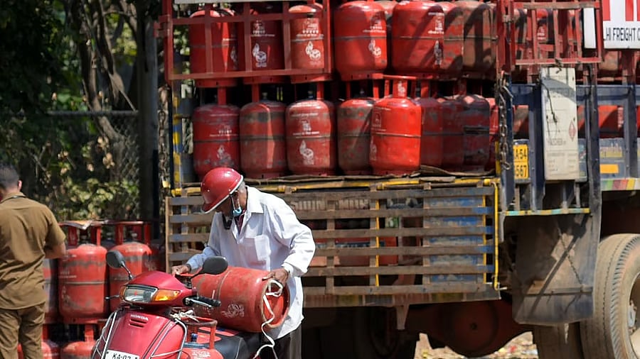 LPG ನಿಯಮ ಸಡಿಲ: ಗ್ರಾಮೀಣ ಪ್ರದೇಶಕ್ಕೂ ಬುಕ್ಕಿಂಗ್ ಅವಧಿ 25 ದಿನಗಳಿಗೆ ಇಳಿಕೆ