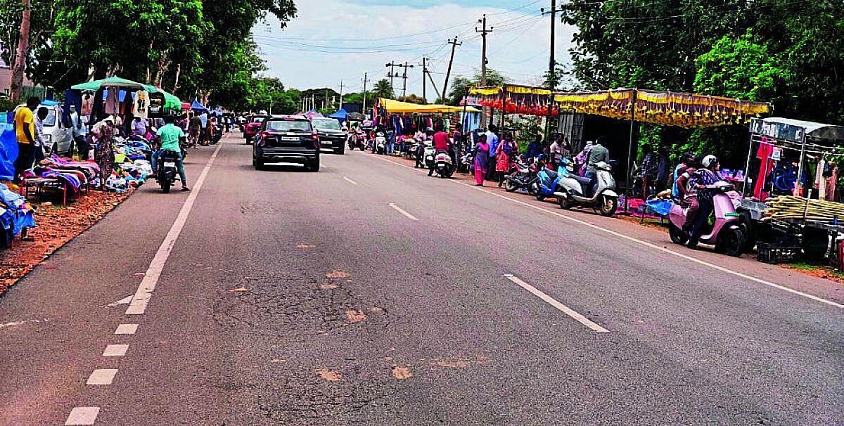 ಬೆಮಲ್ ನಗರದಲ್ಲಿ ಬೀದಿಬದಿ ಅಂಗಡಿಗಳ ತೆರಿಗೆ ವಸೂಲಿ, ನಗರಸಭೆಗೆ ನಷ್ಟ