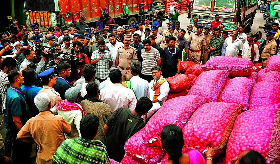 ನಾನ್ಯಾರು ಗೊತ್ತೇನಮ್ಮಾ..? ಎಂದ ಮುಖ್ಯಮಂತ್ರಿಗೆ ಮಹಿಳೆ ಕೊಟ್ಟ ಉತ್ತರ ಹೀಗಿತ್ತು..