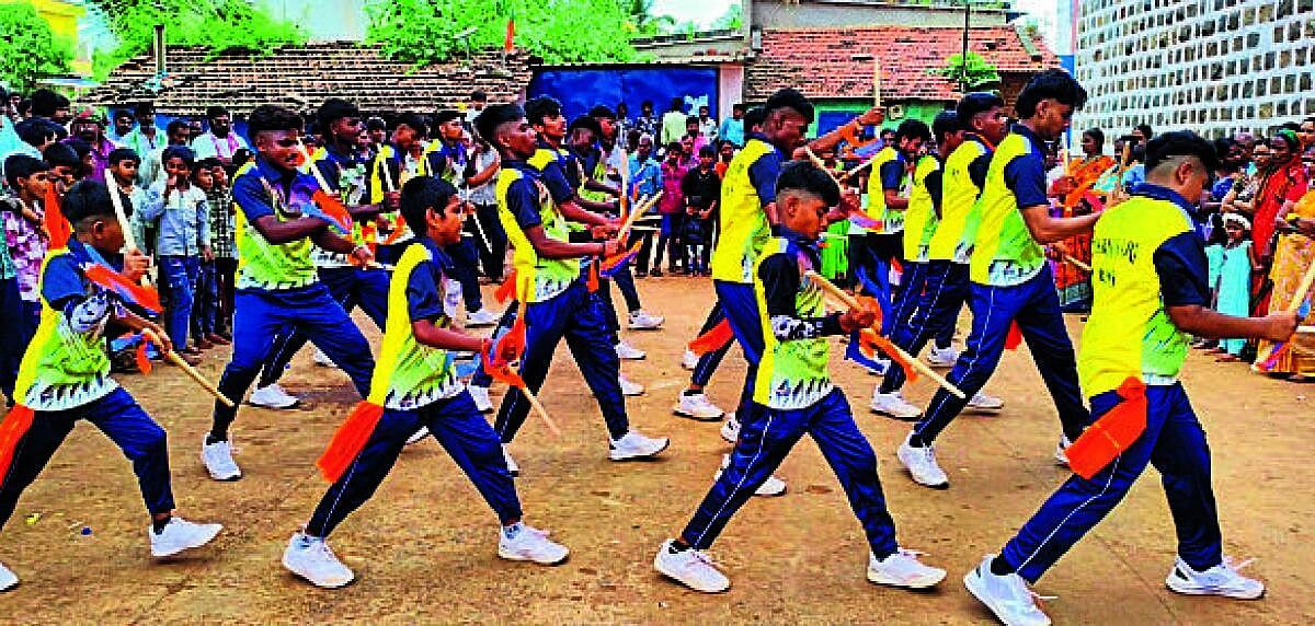ಶ್ರಾವಣ ಸಂಪನ್ನ: ಕೋಲಾಟದ ಸೊಬಗು ಕೋಟೂರು ಗ್ರಾಮದಲ್ಲಿ