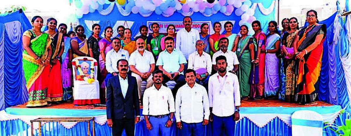 ಗೌರಿಬಿದನೂರು ವಿವೇಕಾನಂದ ಶಾಲೆಯಲ್ಲಿ ಶಿಕ್ಷಕರ ದಿನಾಚರಣೆ ಆಚರಣೆ