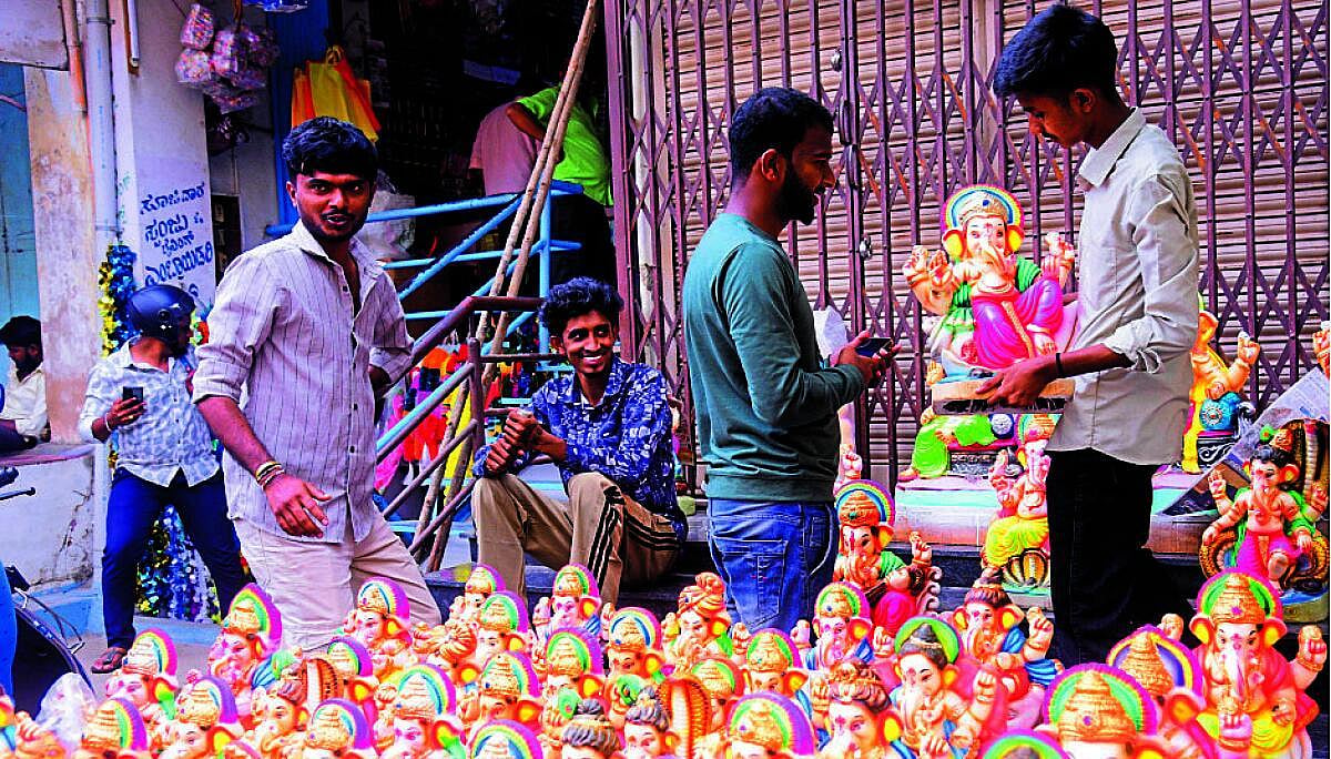 ಚಿತ್ರದುರ್ಗ: ವಿನಾಯಕನ ಸ್ವಾಗತಕ್ಕೆ ಕೋಟೆನಾಡು ಸಜ್ಜು; ಪಿಒಪಿ ಮೂರ್ತಿಗಳ ಹಾವಳಿ