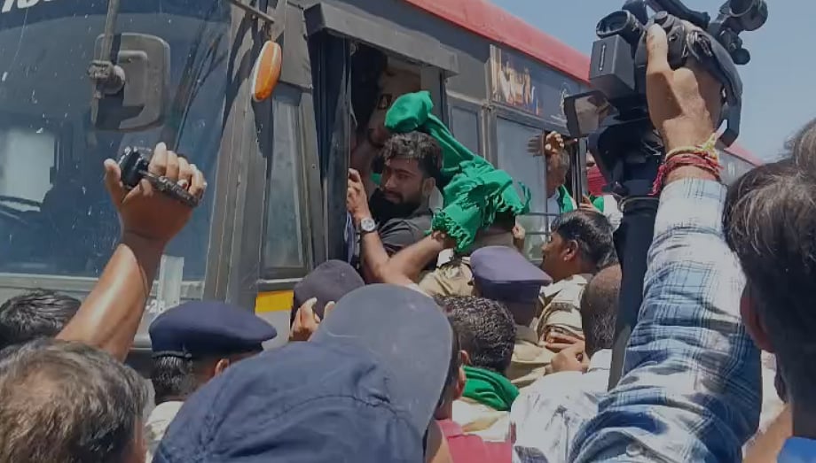 ಅಚ್ಚುಕಟ್ಟು ಪ್ರದೇಶಕ್ಕೆ ಭದ್ರಾ ಜಲಾಶಯದ ನೀರು ಹರಿಸಲು ಆಗ್ರಹ:BJPಯಿಂದ ಪ್ರತಿಭಟನೆ