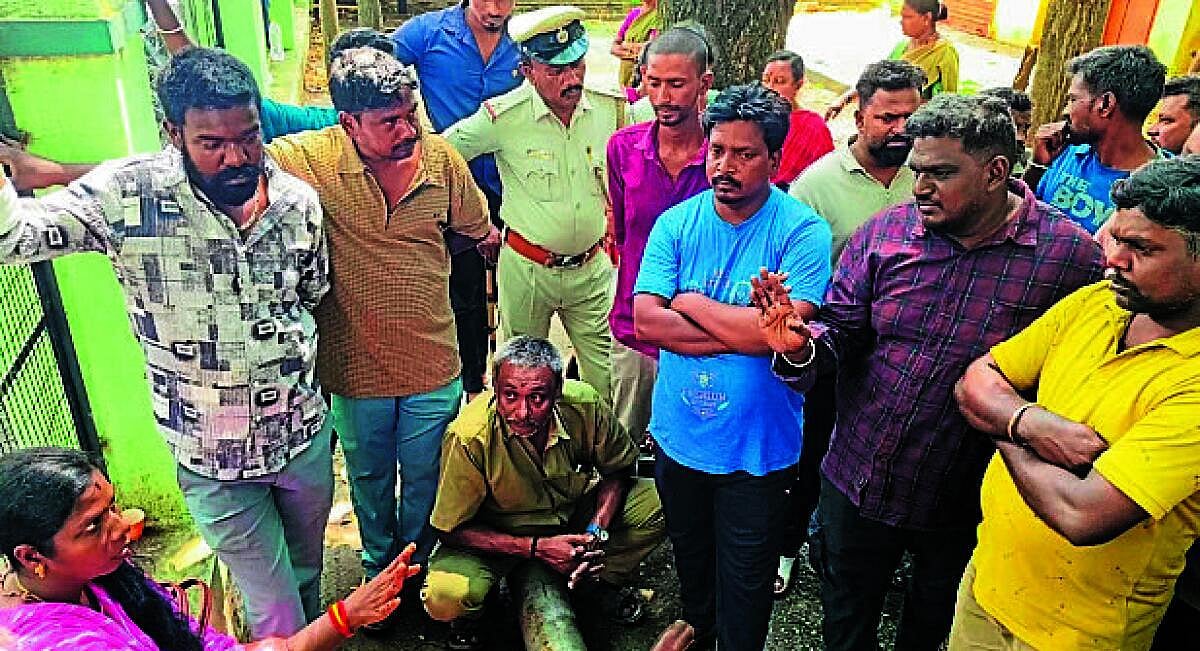 ಕೆಜಿಎಫ್: ನೇಮಕಾತಿಯಲ್ಲಿ ಅನ್ಯಾಯ ಆರೋಪಿಸಿ ಗುತ್ತಿಗೆ ಕಾರ್ಮಿಕರ ಮುಷ್ಕರ
