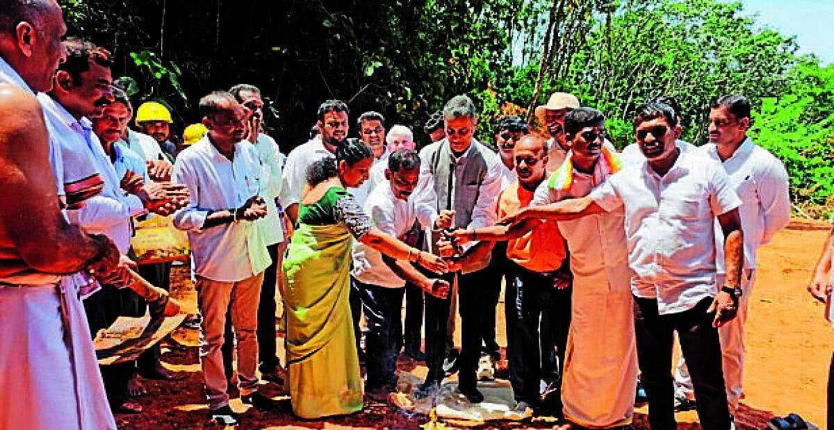 ಸಂಪಾಜೆ: ವಿದ್ಯುತ್ ಪ್ರಸರಣ ಕೇಂದ್ರ ಸ್ಥಾಪನೆಗೆ ಭೂಮಿಪೂಜೆ