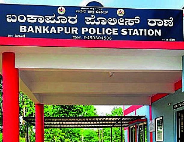 ಕೈ– ತಲೆಗೆ ವಿದ್ಯುತ್ ಶಾಕ್ ಕೊಟ್ಟ ಪೊಲೀಸರು: ಮಹಿಳೆಯ ಆರೋಪ
