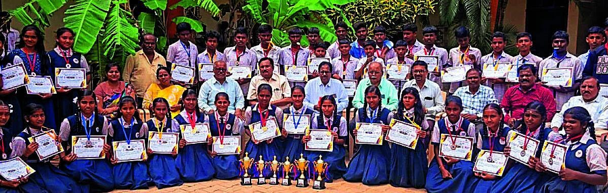 ಎಸ್.ಎಸ್.ಕೂಡ್ಲಮಠ ಶಾಲೆಗೆ ಸಮಗ್ರ ವೀರಾಗ್ರಣಿ ಪ್ರಶಸ್ತಿ