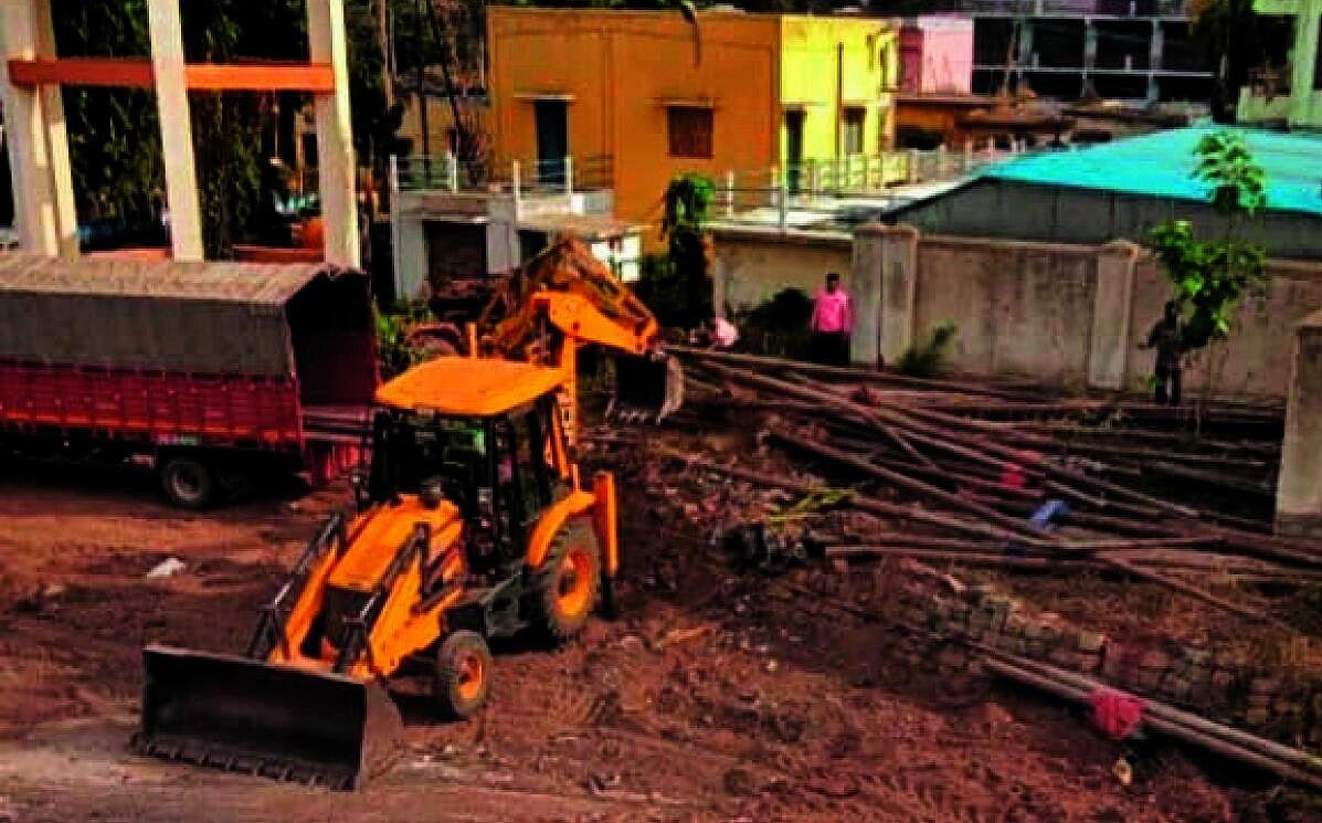 ಚಿಕ್ಕನಾಯಕನಹಳ್ಳಿ: ಪುರಸಭೆ ಹಳೆಯ ವಿದ್ಯುತ್ ಕಂಬಗಳ ಅಕ್ರಮ ಸಾಗಣೆ ಯತ್ನ ವಿಫಲ