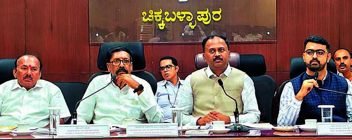 ಚಿಕ್ಕಬಳ್ಳಾಪುರ ಜಿಲ್ಲೆಗೆ ₹3,232 ಕೋಟಿ ವೆಚ್ಚ: ದಿನೇಶ್ ಗೂಳಿಗೌಡ