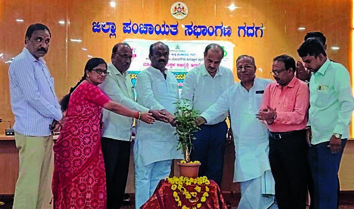 ಗದಗ| ಗೃಹಲಕ್ಷ್ಮಿ ಯೋಜನೆಯಲ್ಲಿ ಹಣ ಸೋರಿಕೆ ತಡೆಗಟ್ಟಲು ಕ್ರಮ: ಬಿ.ಬಿ. ಅಸೂಟಿ