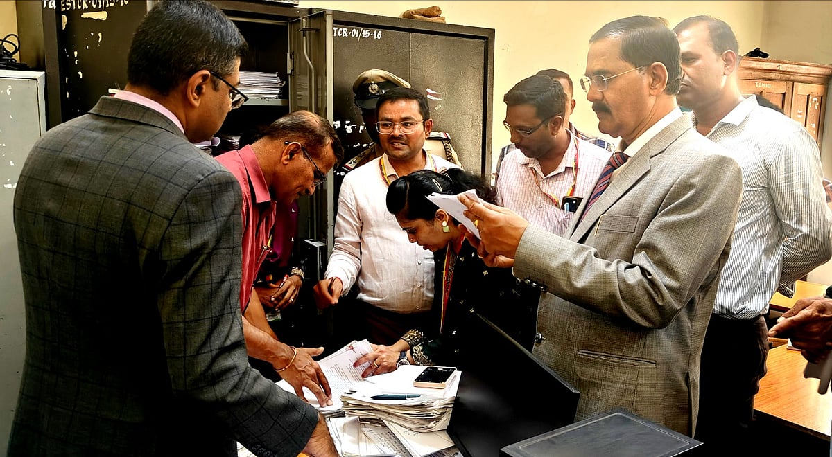 ಸರ್ಕಾರಿ ಕಚೇರಿಗಳಿಗೆ ಉಪಲೋಕಾಯುಕ್ತರ ಭೇಟಿ:139 ಅಧಿಕಾರಿಗಳ ವಿರುದ್ಧ 14 'ಸುಮೊಟೊ'