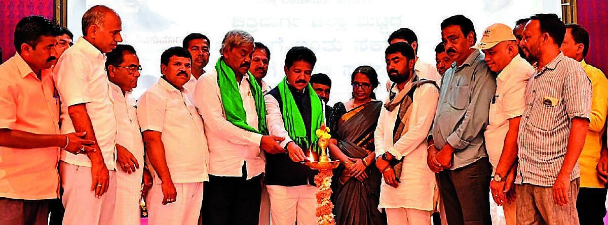 ಭದ್ರಾ ನಾಲೆ ಹಾಳು ಮಾಡಿದರೆ ಕಾನೂನು ಕ್ರಮ: ಸಚಿವ ಟಿ.ರಘುಮೂರ್ತಿ ಎಚ್ಚರಿಕೆ