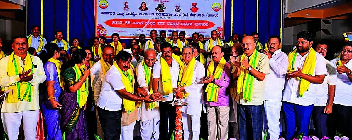 ವಚನಾನಂದ ಶ್ರೀ ಹೊರಗಟ್ಟಲು ಕಾನೂನು ಹೋರಾಟಕ್ಕೆ ಪಂಚಮಸಾಲಿ ಸಂಘದ ನಿರ್ಣಯ