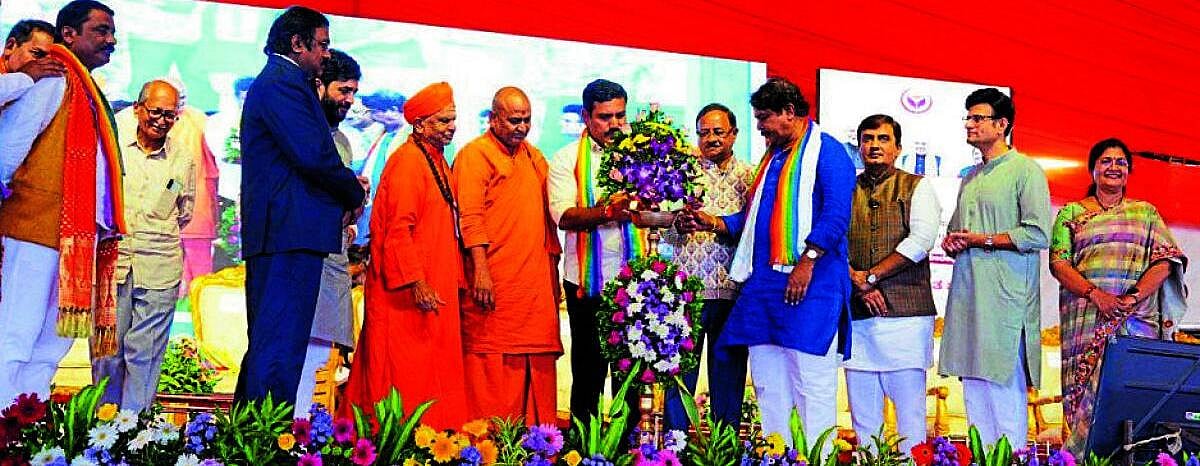 ಸಹಕಾರ ಕ್ಷೇತ್ರಕ್ಕೆ ಜೊಲ್ಲೆ ದಂಪತಿ ಕೊಡುಗೆ ಅಮೋಘ: ಕೇಂದ್ರ ಸಚಿವ ಮುರಳೀಧರ ಮೋಹೋಲ್