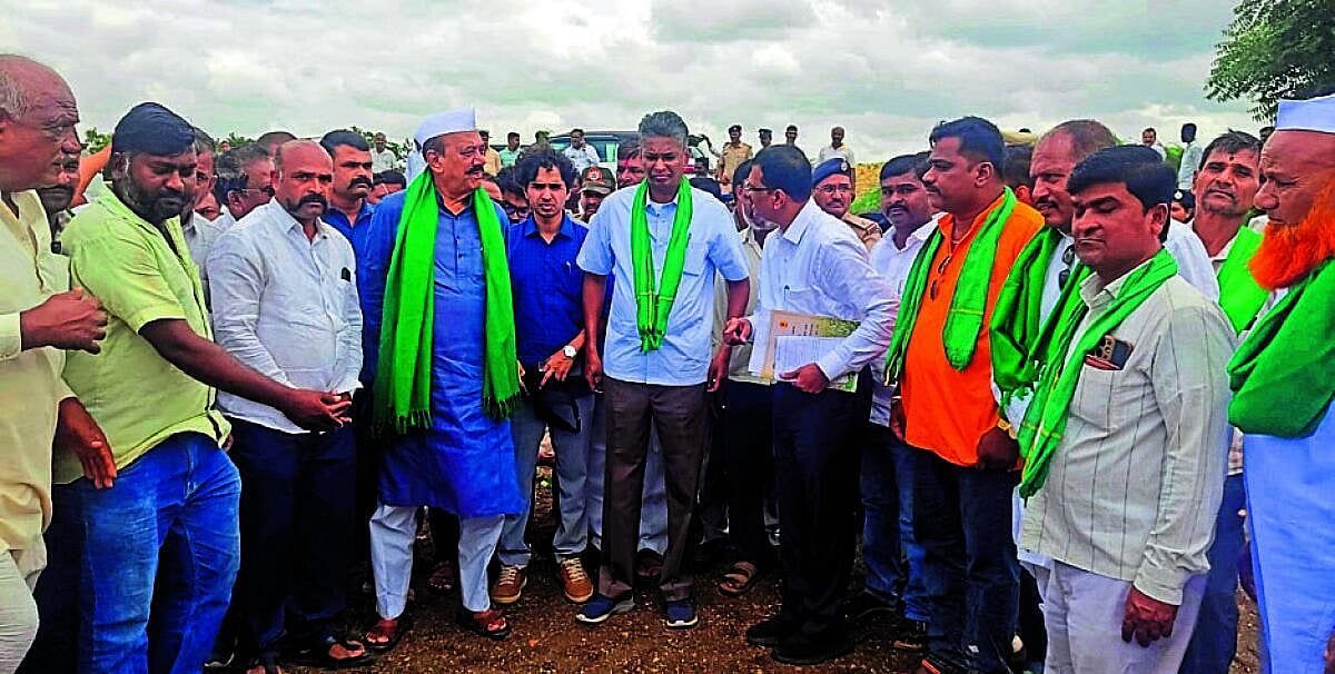 ಬೆಳಗಾವಿ: ಬರ ಘೋಷಣೆಯಲ್ಲೂ ತಾರತಮ್ಯ, ರೈತರ ಆಕ್ರೋಶ