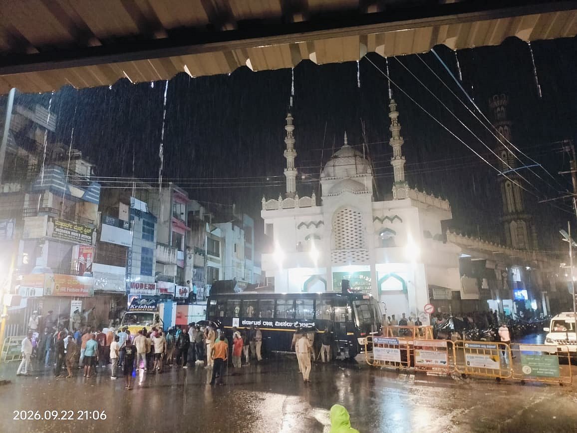ಹೊಸಪೇಟೆ: ಮಳೆಯಲ್ಲೇ ನಡೆದ ಗಣೇಶ ವಿಸರ್ಜನೆ ಮೆರವಣಿಗೆ