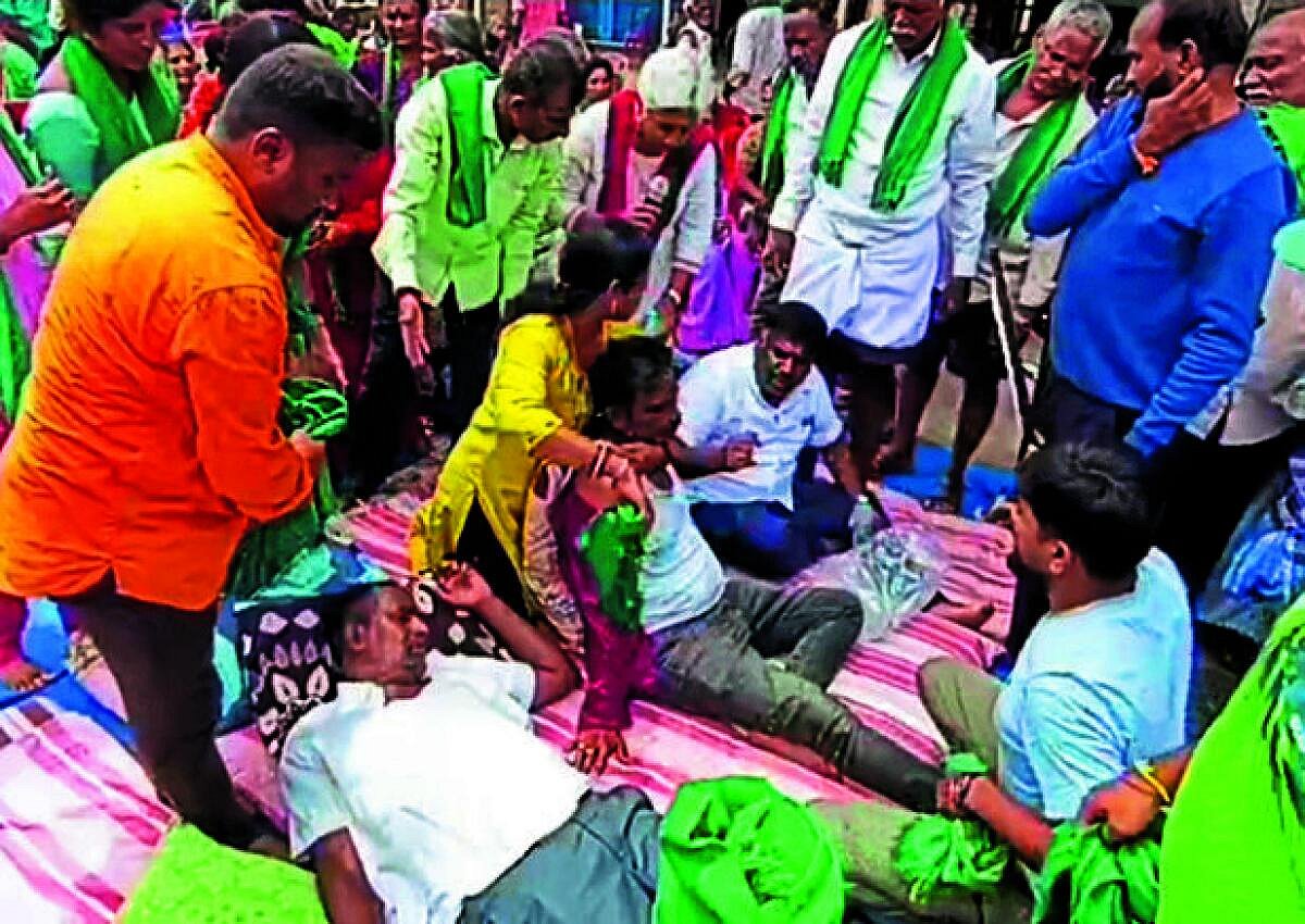 ಬಿಡದಿ: ಜಿಬಿಐಟಿ ಯೋಜನೆ ವಿರೋಧಿಸಿ ಅನಿರ್ದಿಷ್ಟಾವಧಿ ಉಪವಾಸ, ರೈತರು ಅಸ್ವಸ್ಥ