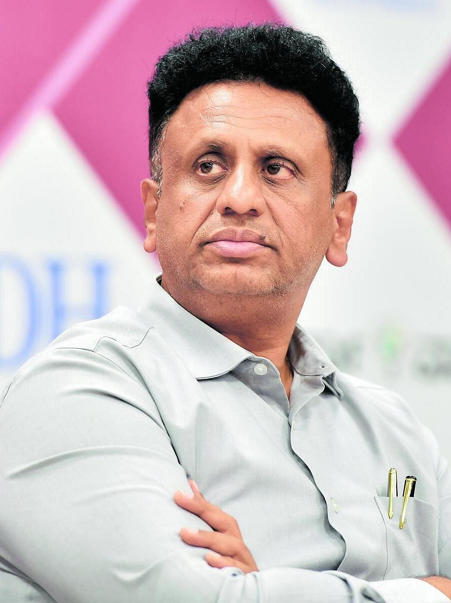 ಪ್ರದೀಪ್ ಈಶ್ವರ್–ಡಾ.ಎಂ.ಸಿ.ಸುಧಾಕರ್ ನಡುವಿನ ಶೀತಲ ಸಮರ ಬಹಿರಂಗ