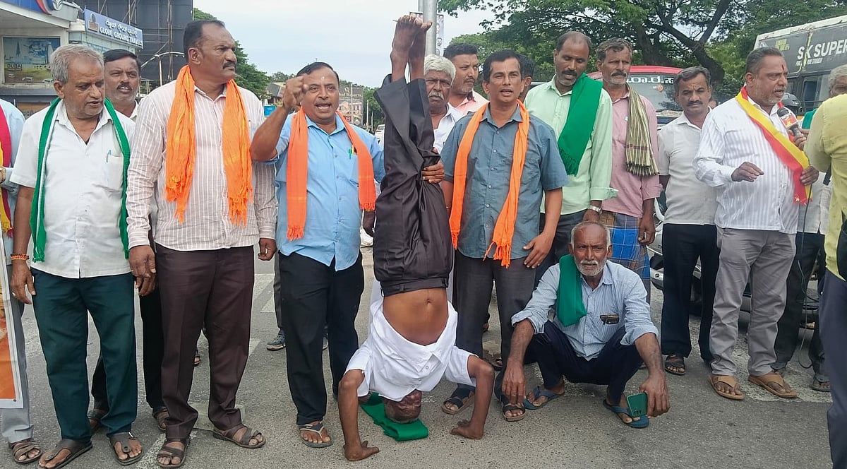 Farmers protest in Bengaluru over proposed water release to Tamil Nadu