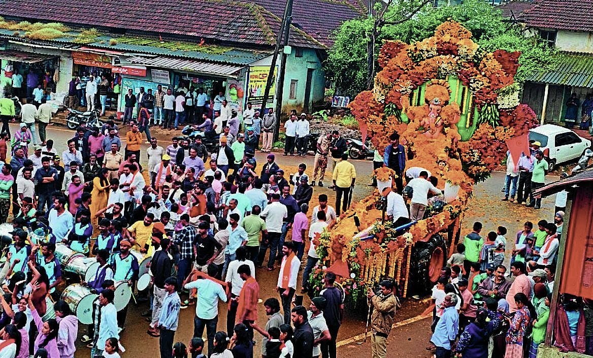 Grand Ganesh Visarjan held in Hettur village, procession passes through Basavanagudi and Malleshwaram