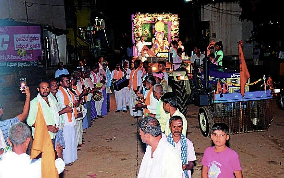 ಗುಡಗೇರಿ: ಸಾಂಪ್ರದಾಯಿಕ ಭಜನೆ ಮತ್ತು ಭಕ್ತಿಭಾವದಿಂದ ಗಣೇಶನಿಗೆ ಭಕ್ತಿಪೂರ್ಣ ವಿದಾಯ