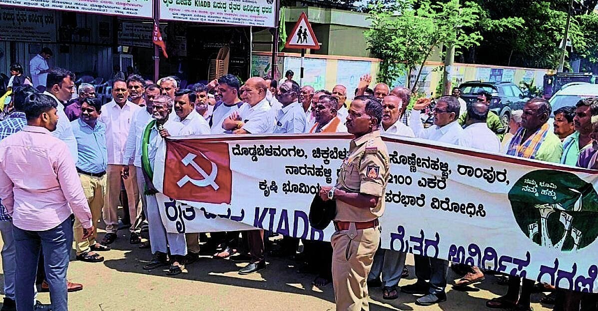 ಡೇಟಾ ಸೆಂಟರ್ ಸ್ಥಾಪನೆ ವಿರೋಧಿಸಿ ದೊಡ್ಡಬೆಳವಂಗಲದಲ್ಲಿ ಪ್ರತಿಭಟನ ಮೆರವಣಿಗೆಗೆ ತಡೆ