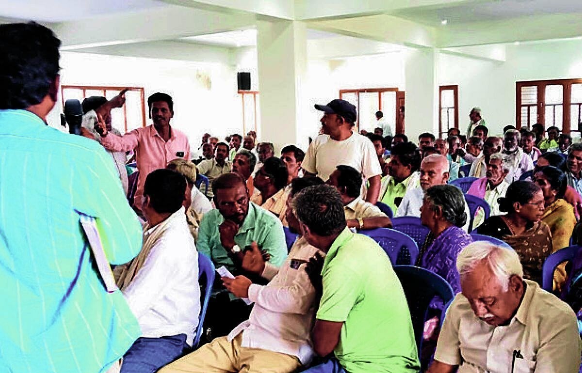 ಕುರುಬೂರು: ಸಂಘದ ಸಭೆಯಲ್ಲಿ ರೈತರು, ಆಡಳಿತ ಮಂಡಳಿ ನಡುವೆ ತೀವ್ರ ವಾಗ್ವಾದ