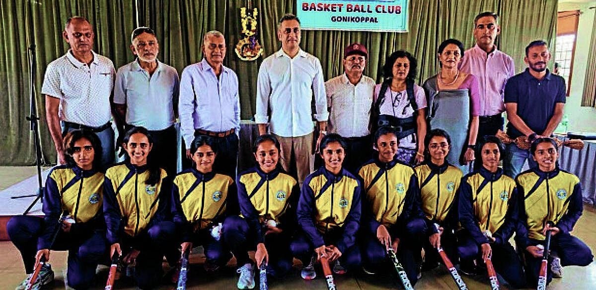 ಮಡಿಕೇರಿ: ರಾಷ್ಟ್ರೀಯ ಹಾಕಿ ಚಾಂಪಿಯನ್‌ಶಿಪ್ ವಿಜೇತ ವಿದ್ಯಾರ್ಥಿನಿಯರಿಗೆ ಅಭಿನಂದನೆ