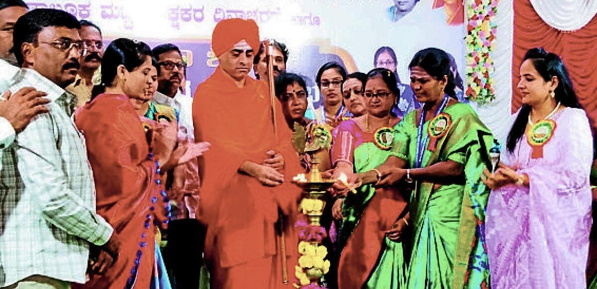 ಮಹಿಳಾ ಸಂಘಟನೆಯಿಂದ ಸಮಾಜ ಬದಲಾವಣೆ:  ವಿಶ್ವಾರಾಧ್ಯ ಮಳೇಂದ್ರ ಶಿವಾಚಾರ್ಯರ