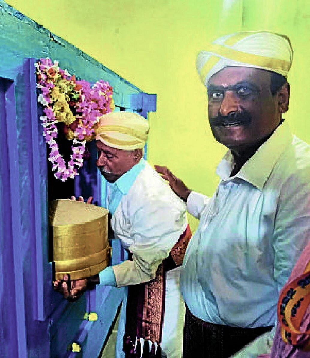 ನಾಪೋಕ್ಲು| ಕಾವೇರಿ ತೀರ್ಥೋದ್ಭವ ಸಿದ್ಧತೆ: ಭಗಂಡೇಶ್ವರನ ಪತ್ತಾಯಕ್ಕೆ ಅಕ್ಕಿ