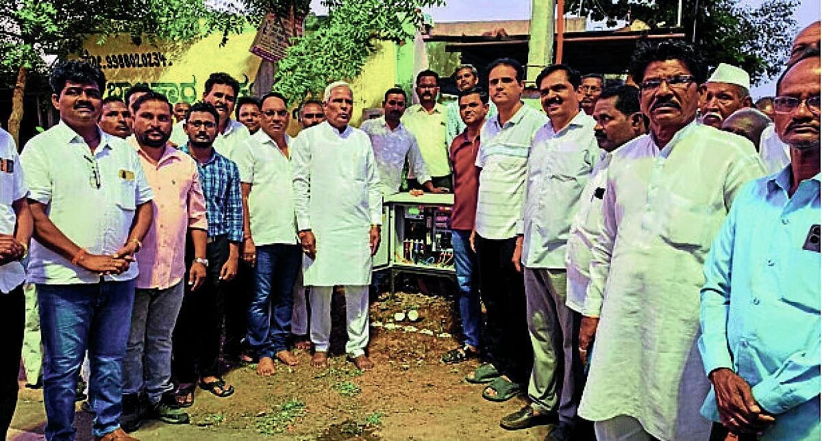 ರಬಕವಿ ಬನಹಟ್ಟಿಯಲ್ಲಿ ಬೀದಿ ದೀಪ ಅಳವಡಿಕೆ ಶಾಸಕ ಸಿದ್ದು ಸವದಿ ಚಾಲನೆ